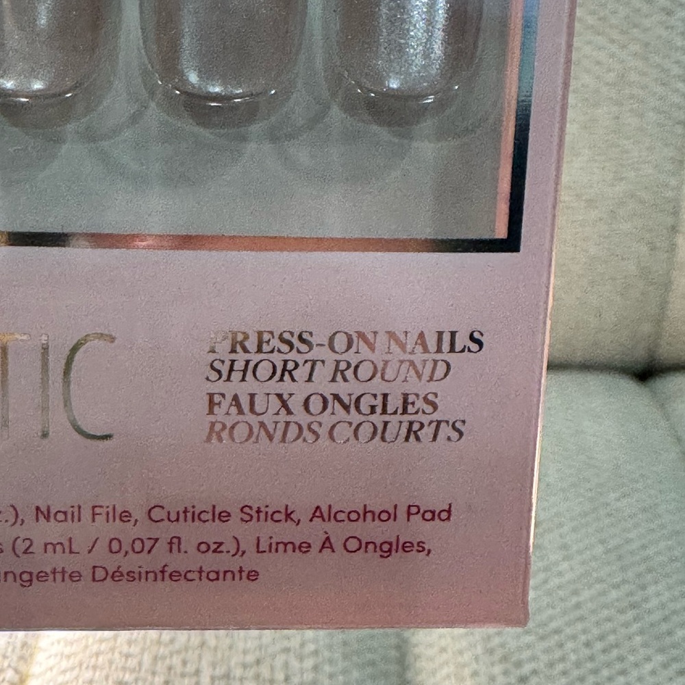 Glamnetic Press-On Nails - Short Round - Picture 3 of 4